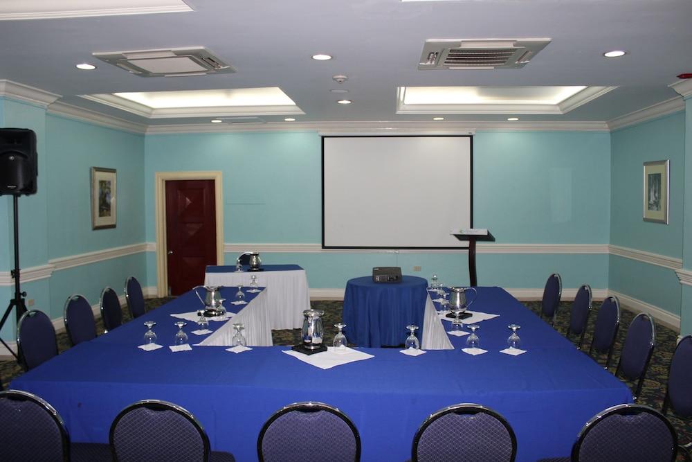 The Knutsford Court Hotel Kingston Exterior foto